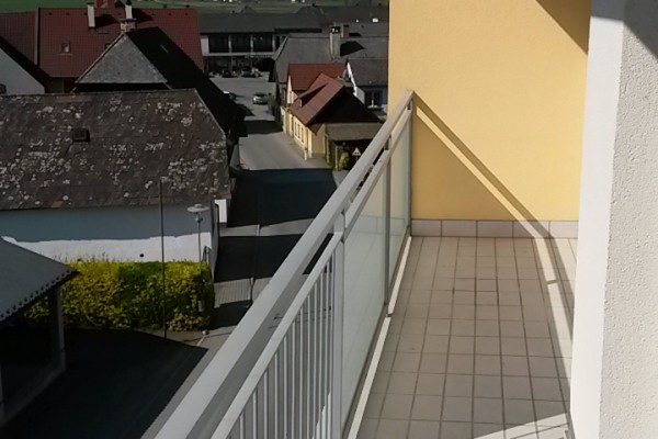 Obere Dorfstraße: 3-Zimmerwohnung mit Balkon