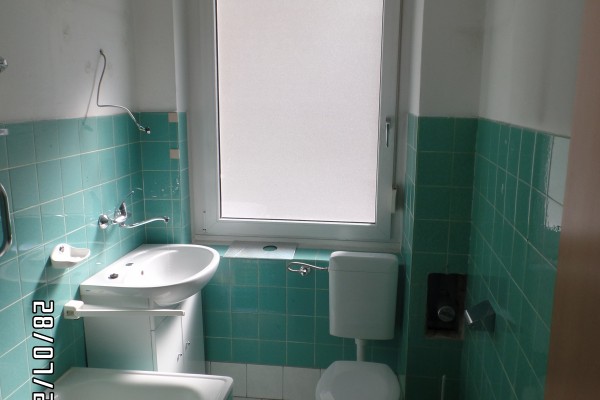 Obere Dorfstraße: geräumige 2-Zimmerwohnung mit Balkon
