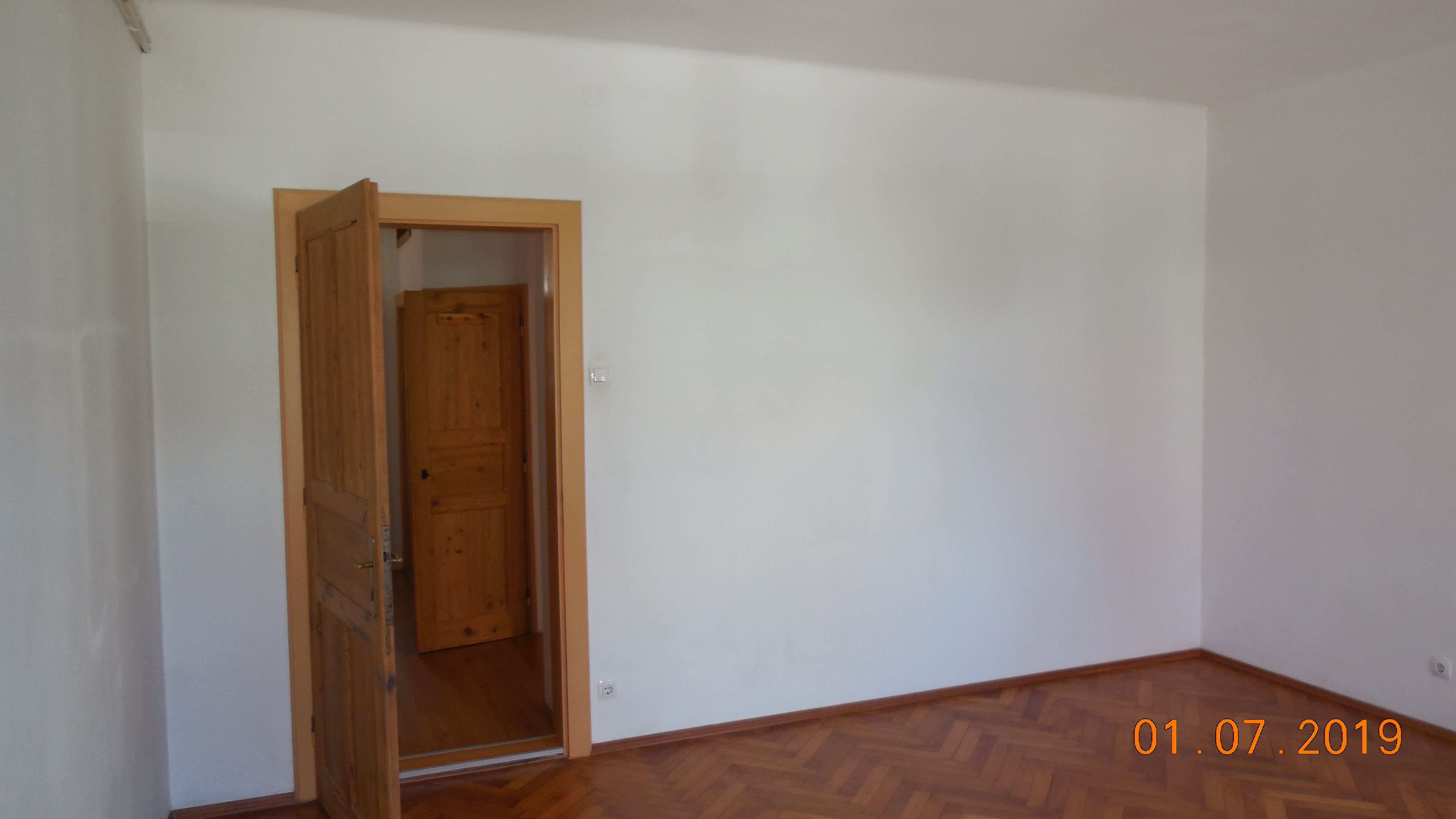 Pestalozzistraße: 1-Zimmer-Altbauwohnung