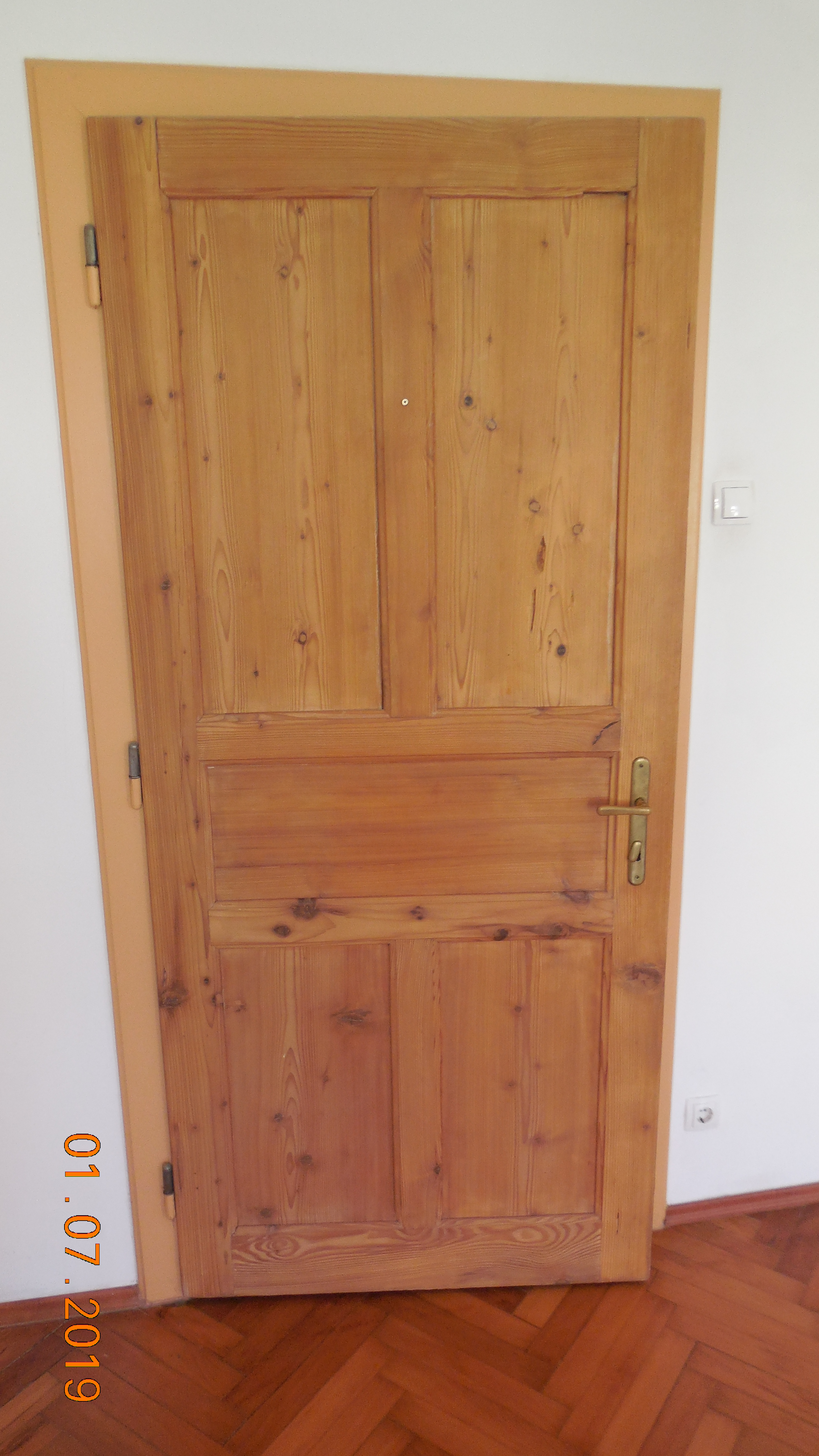 Pestalozzistraße: 1-Zimmer-Altbauwohnung