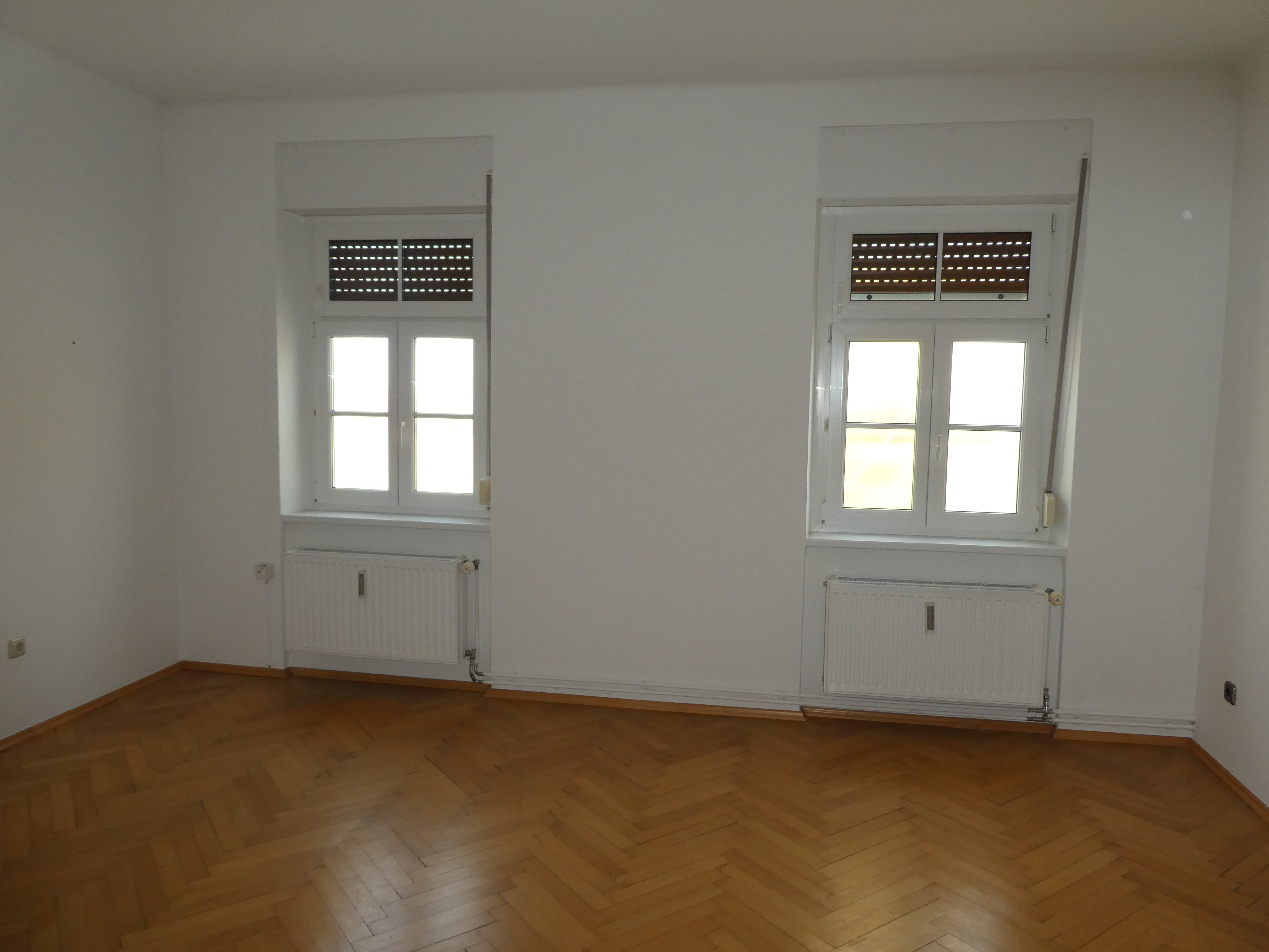 Pestalozzistraße: 2-Zimmer-Altbauwohnung